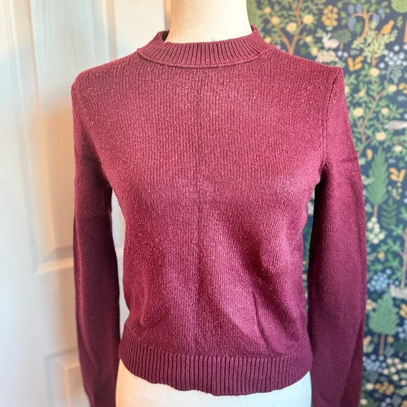 Banana Republic Sweaters - Banana Republic Rich Burgundy Crew Neck Sweater